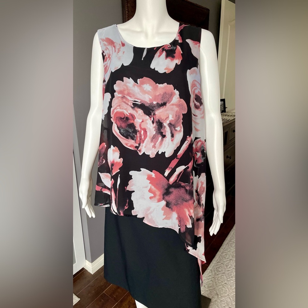 Sami & Jo Floral Asymmetrical Hem Sleeveless Blouse